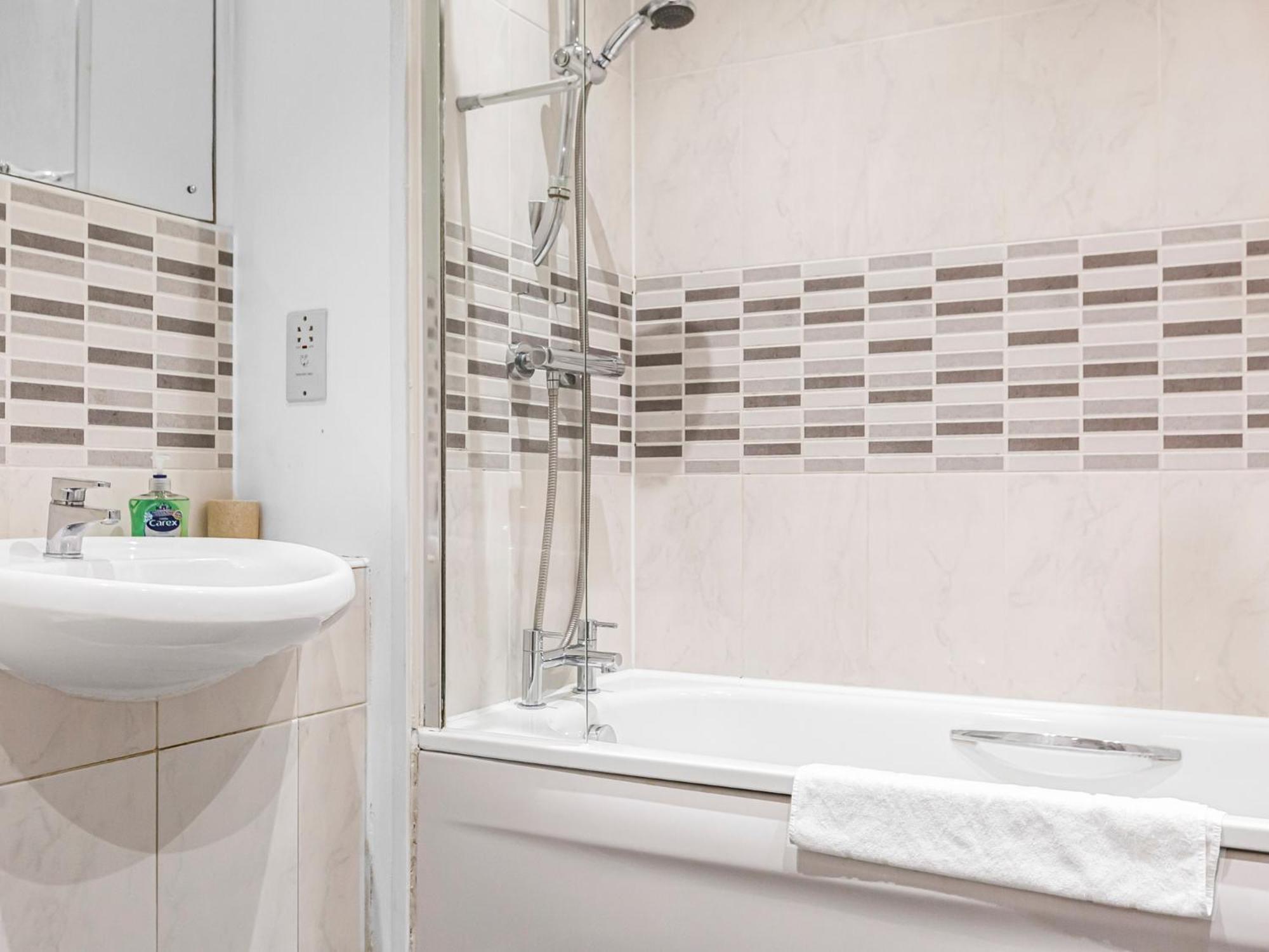 Pass The Keys Modern Tottenham Hale Apartment Perfect For Leisure Лондон Экстерьер фото